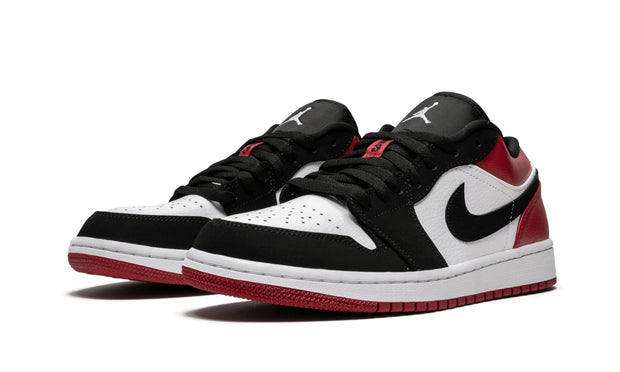 AIR JORDAN 1 LOW
"Black Toe"